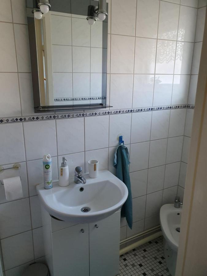 Hela Boendet Uthyres Överlida Esterno foto
